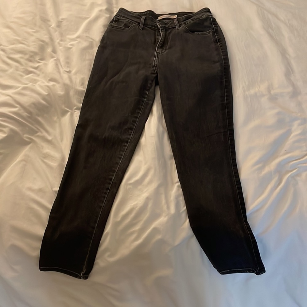 Levis-“High Rise Skinny” - Picture 2 of 4
